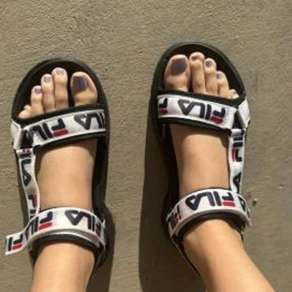 NEW FILA Women's Black and White Logo Sandals, size 8US